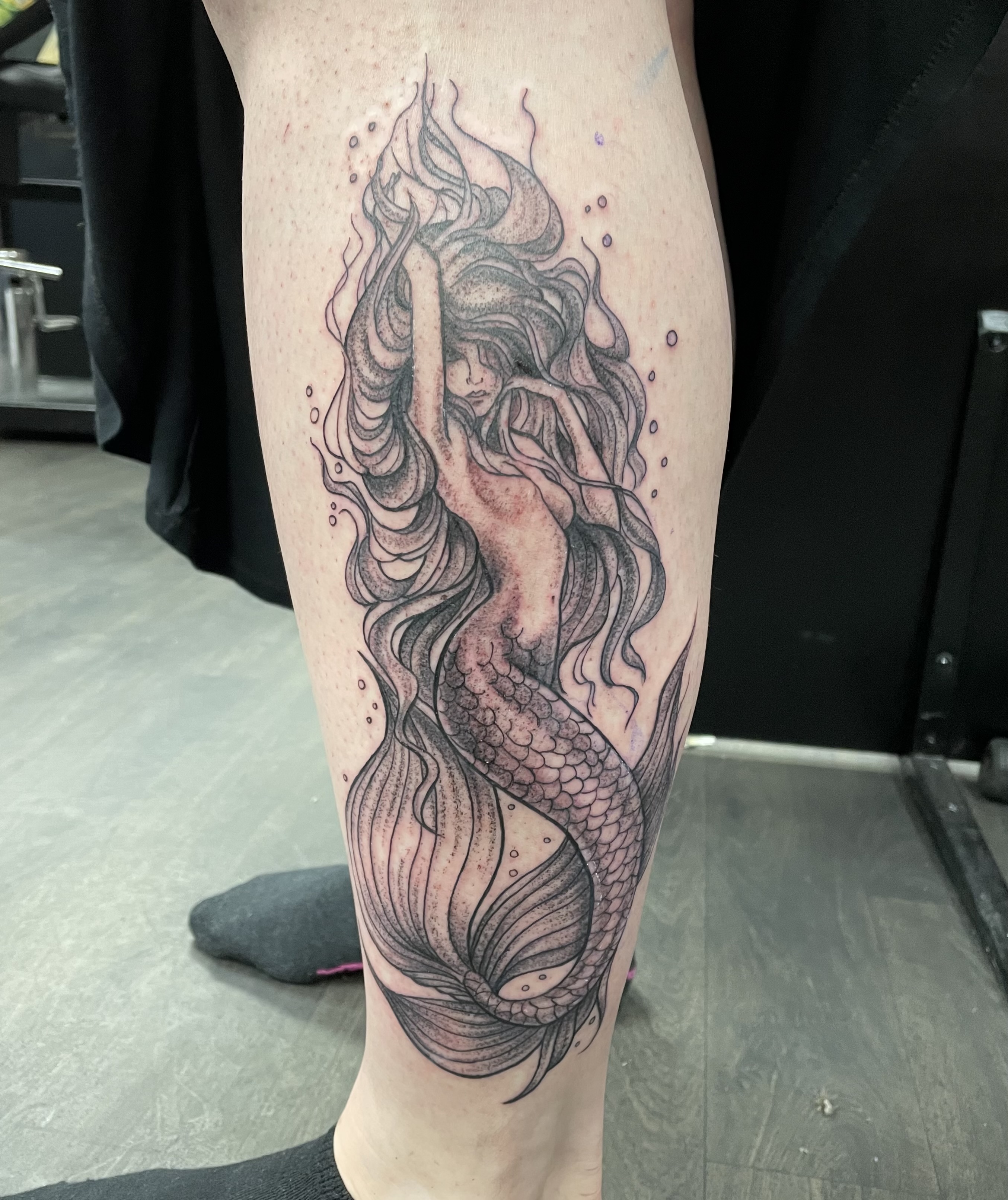 Black and grey mermaid with flowing hair and bubbles calf piece by Matt
